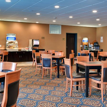 Holiday Inn Express Airport Calgary By Ihg Luaran gambar